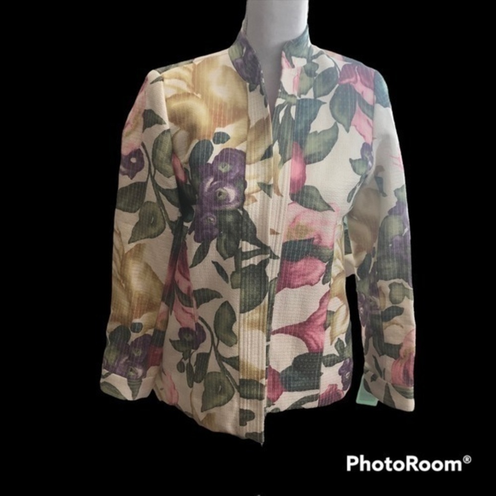 - Liz Claiborne pretty jacket Sz Petite MED
